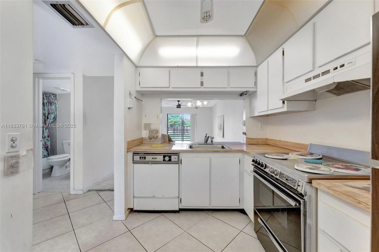 10304 Sunrise Lakes Blvd, Unit 209, Sunrise, FL 33322 Photo