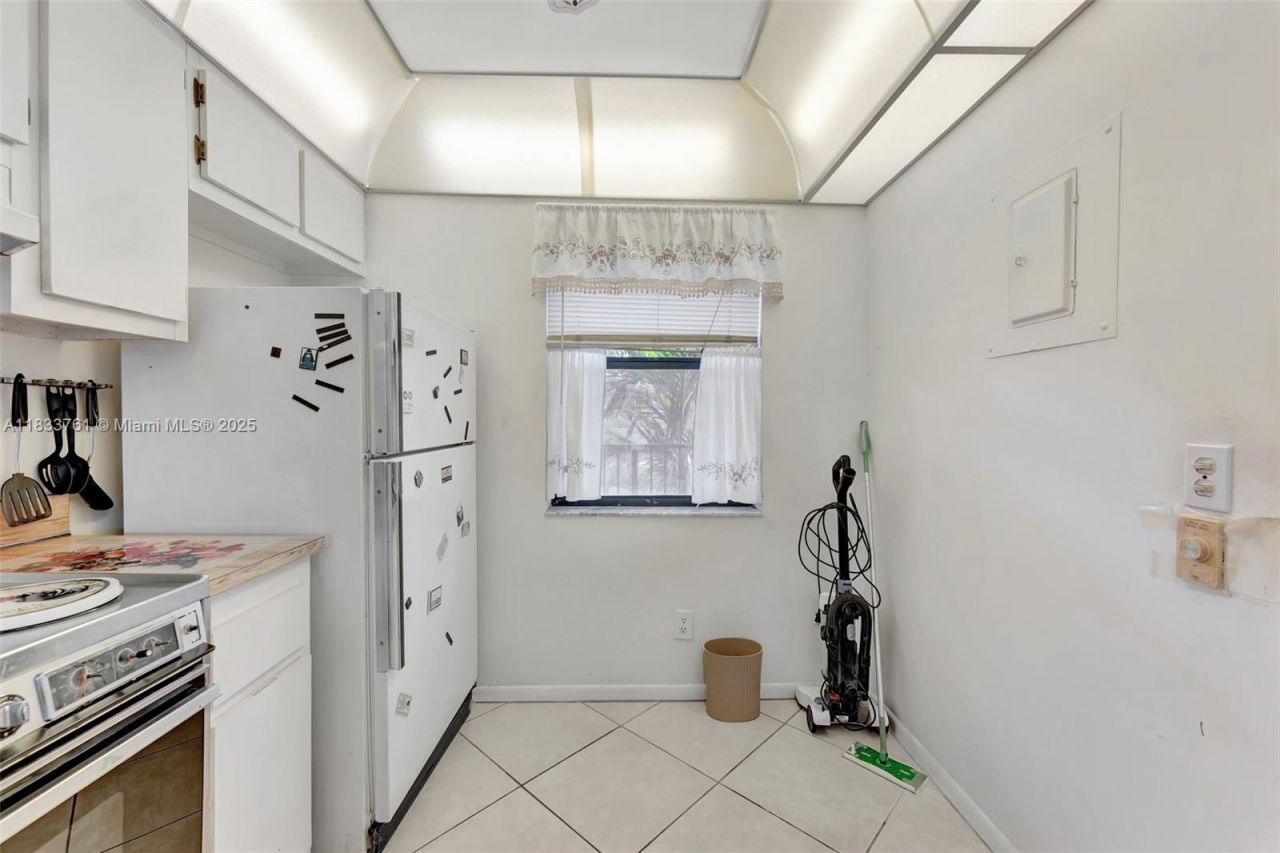 10304 Sunrise Lakes Blvd, Unit 209, Sunrise, FL 33322 Photo