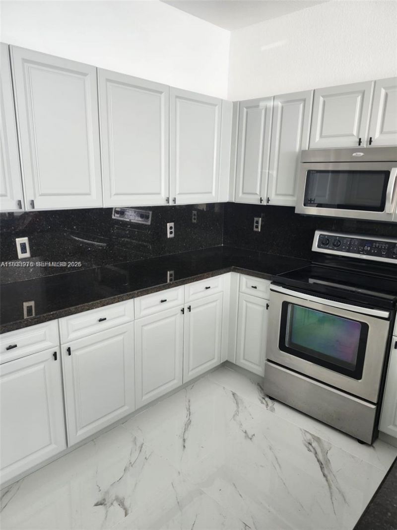 8465 NW 108th Path, Doral, FL 33178 Photo