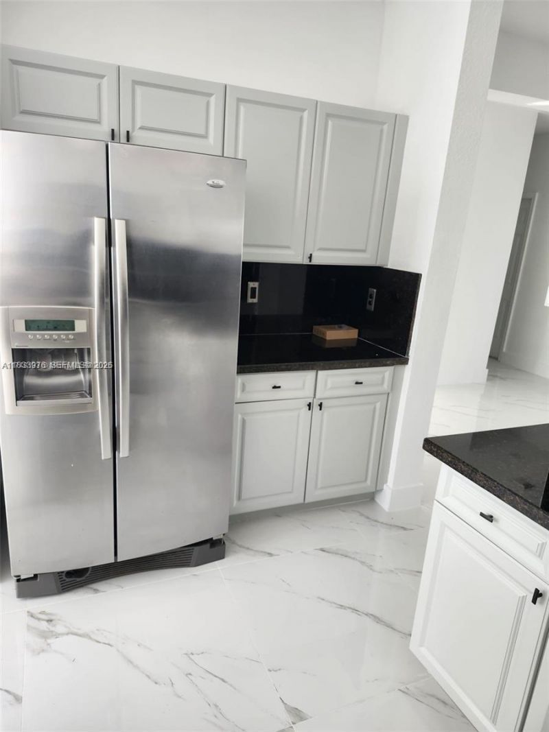 8465 NW 108th Path, Doral, FL 33178 Photo