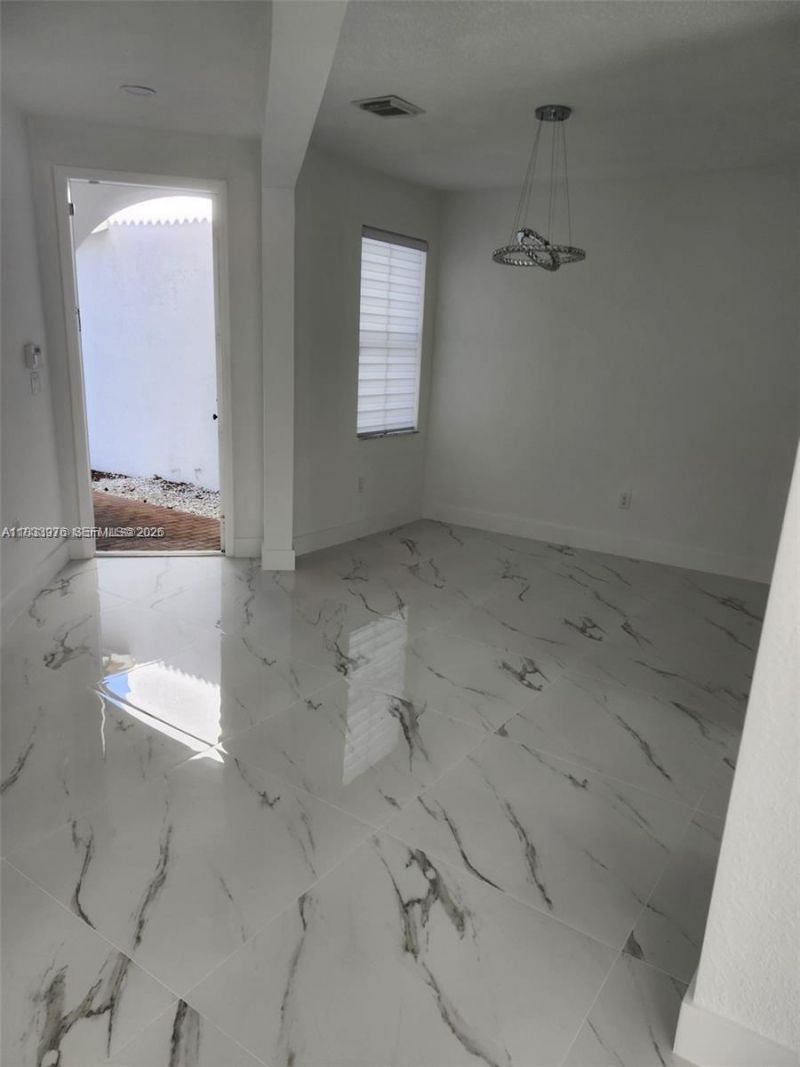 8465 NW 108th Path, Doral, FL 33178 Photo