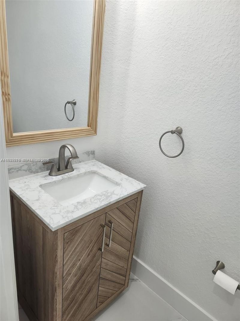 8465 NW 108th Path, Doral, FL 33178 Photo