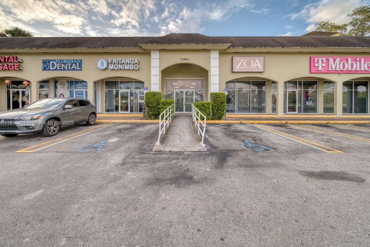 15801 S Dixie Hwy, Palmetto Bay, FL 33157 Photo