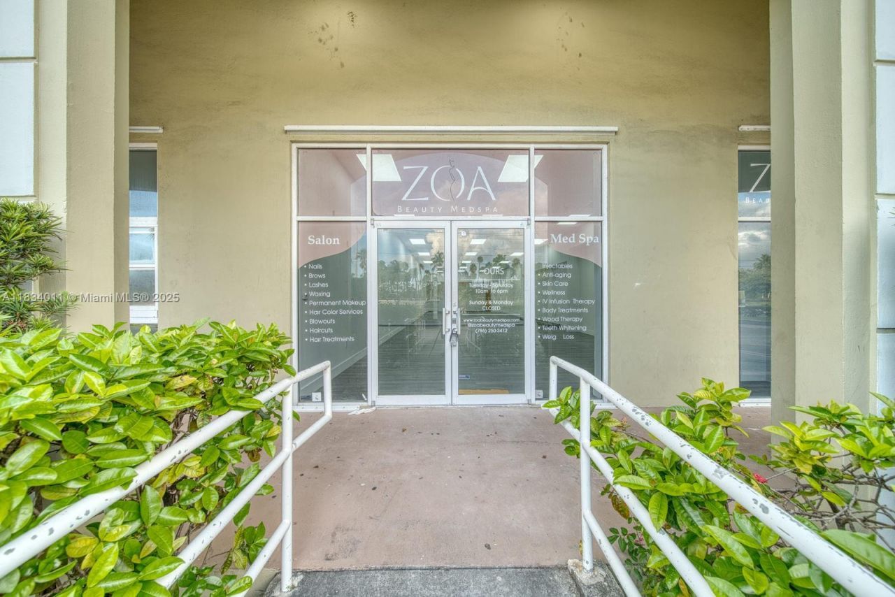 15801 S Dixie Hwy, Palmetto Bay, FL 33157 Photo