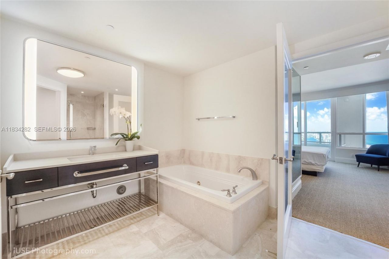 4401 Collins Ave, Unit 3603, Miami Beach, FL 33140 Photo