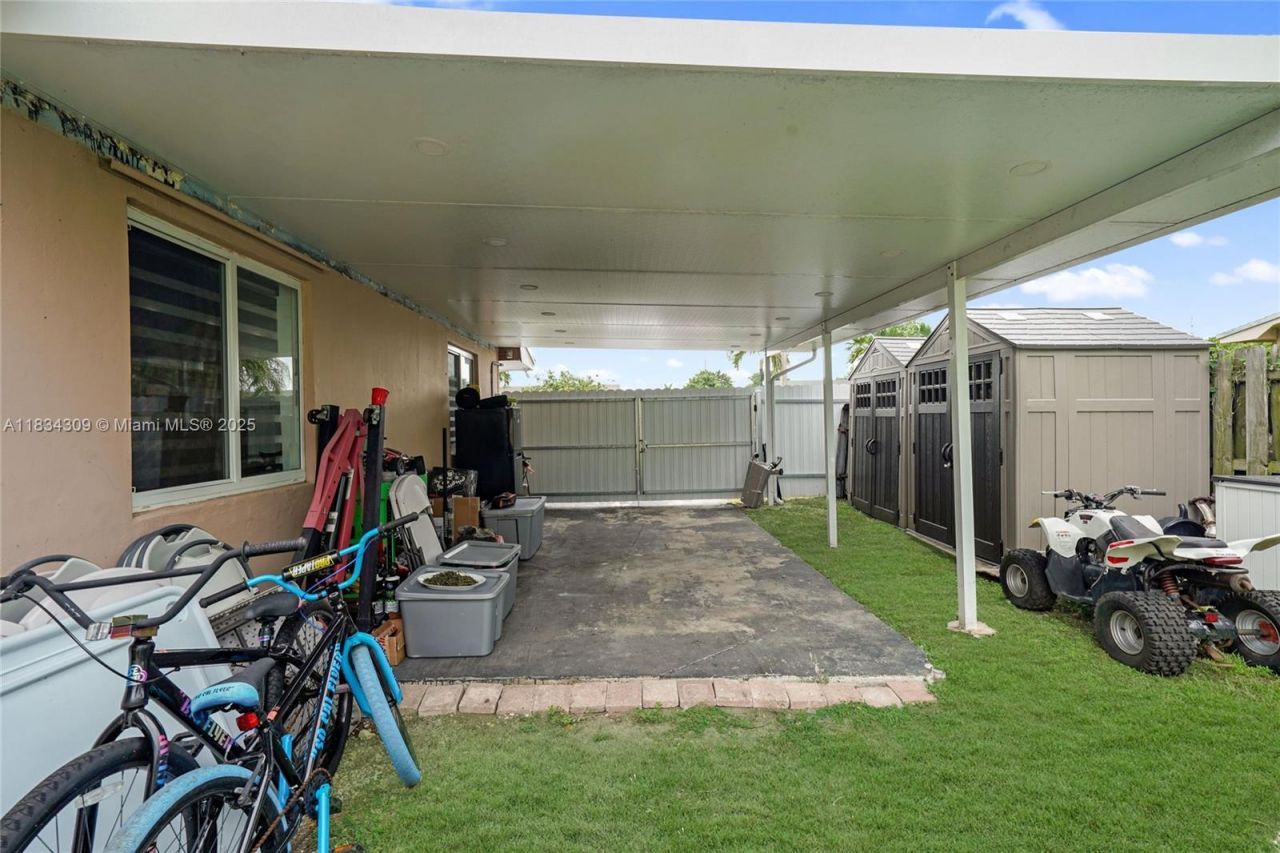 20210 SW 112th Pl, Miami, FL 33189 Photo