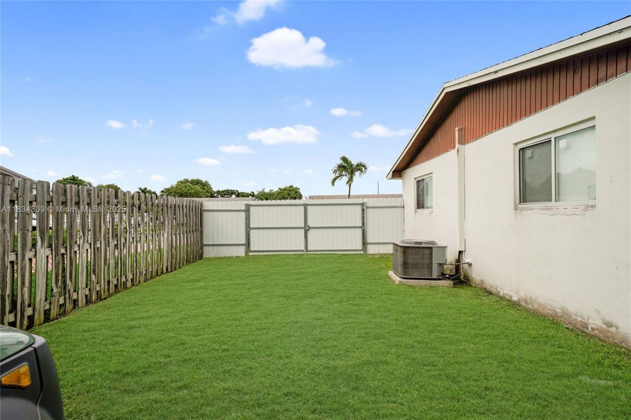 20210 SW 112th Pl, Miami, FL 33189 Photo