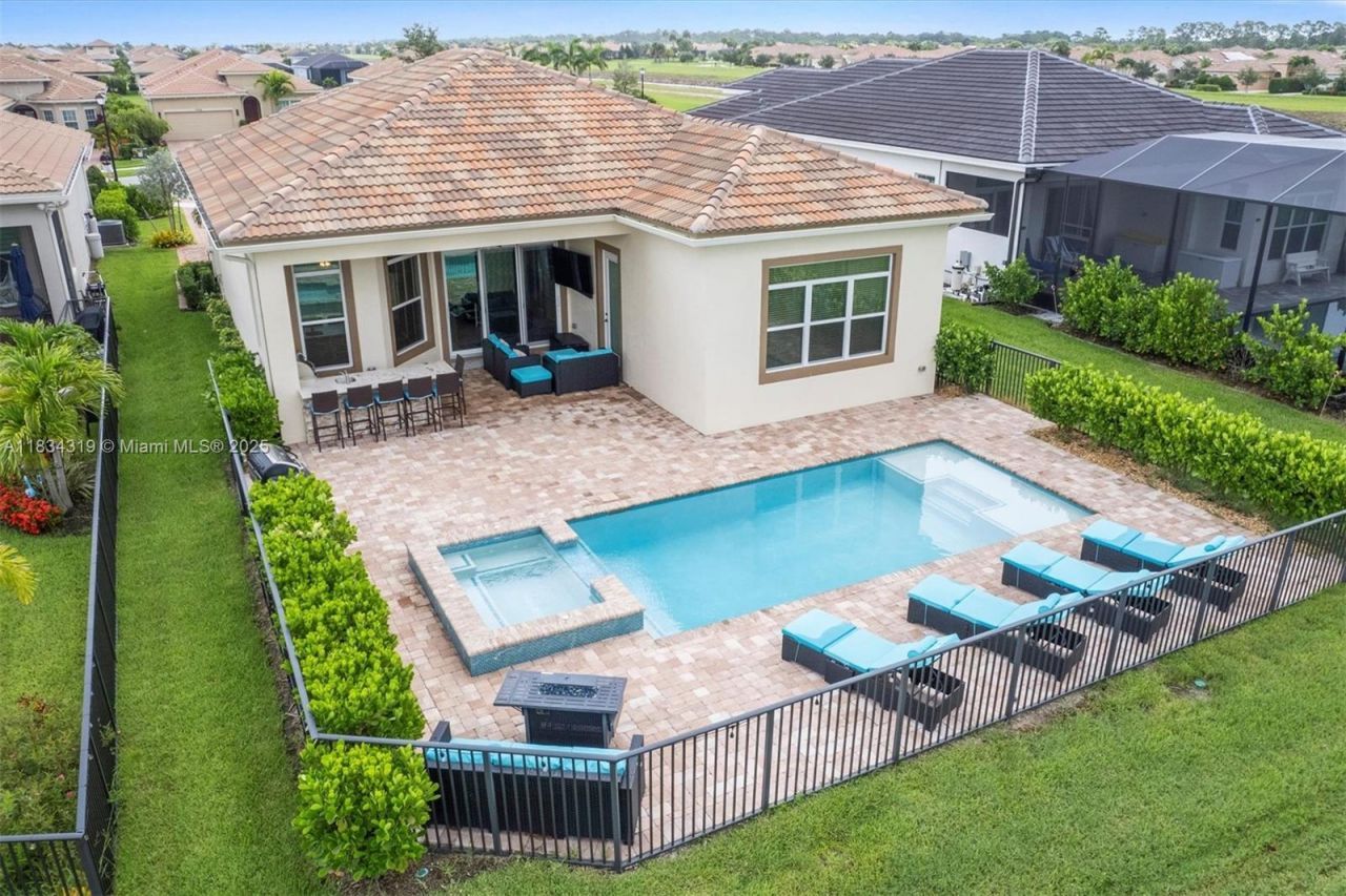 9247 SW Miracoli Way, Port Saint Lucie, FL 34987 Photo