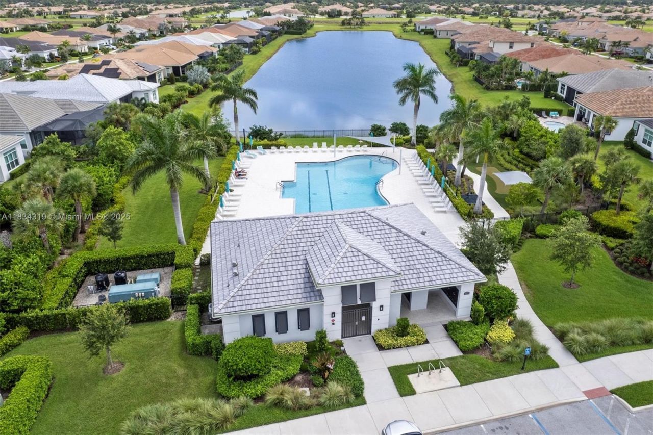 9247 SW Miracoli Way, Port Saint Lucie, FL 34987 Photo