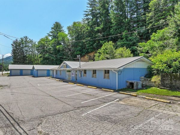 8275 Carolina Boulevard, Clyde, NC 28721