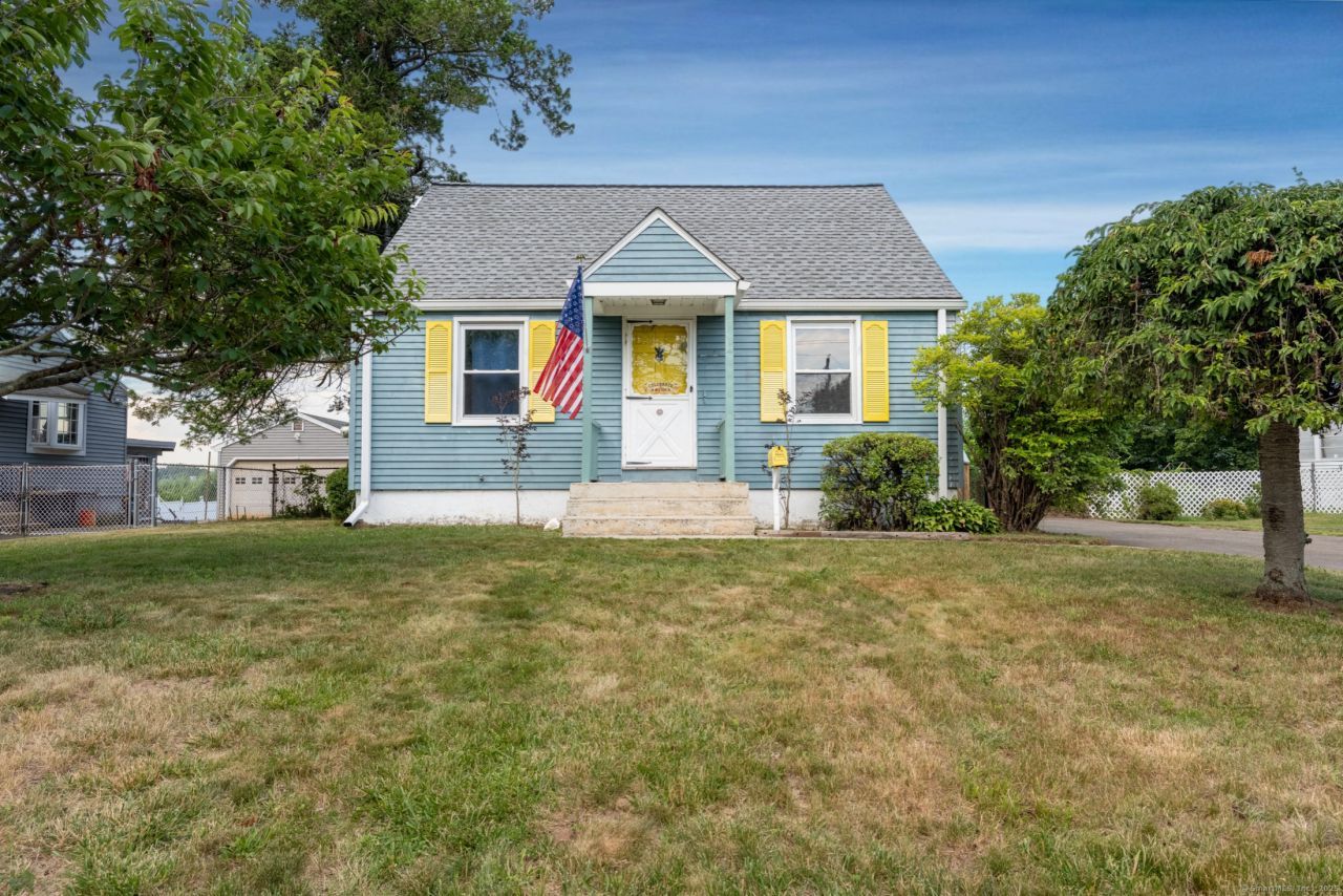 102 Vista, East Haven, CT 06512 Main Photo