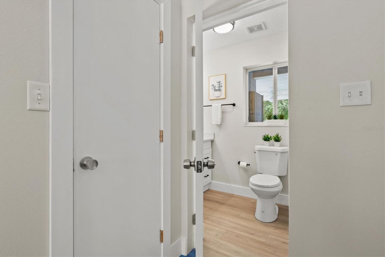 2432 Aspinwall Street, Sarasota, FL 34237 Photo