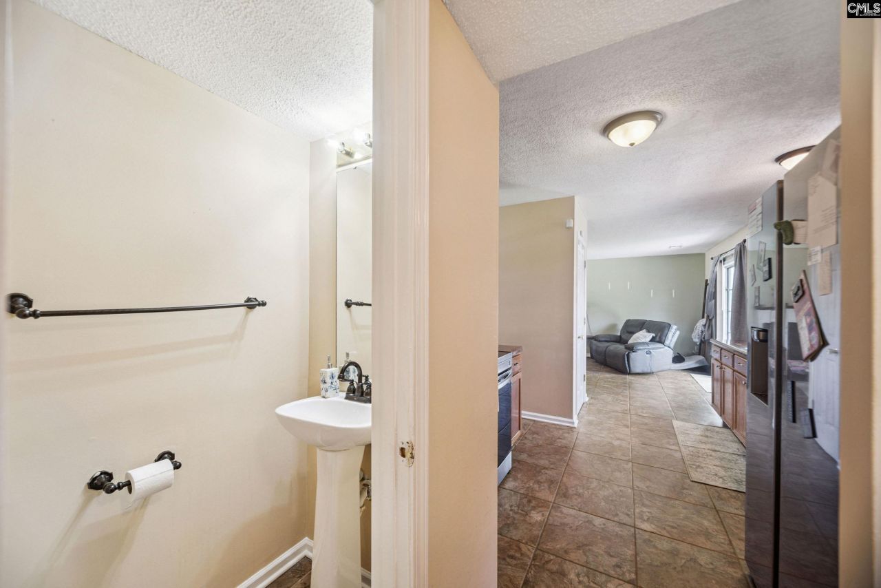 204 Pineclave Circle Photo 13