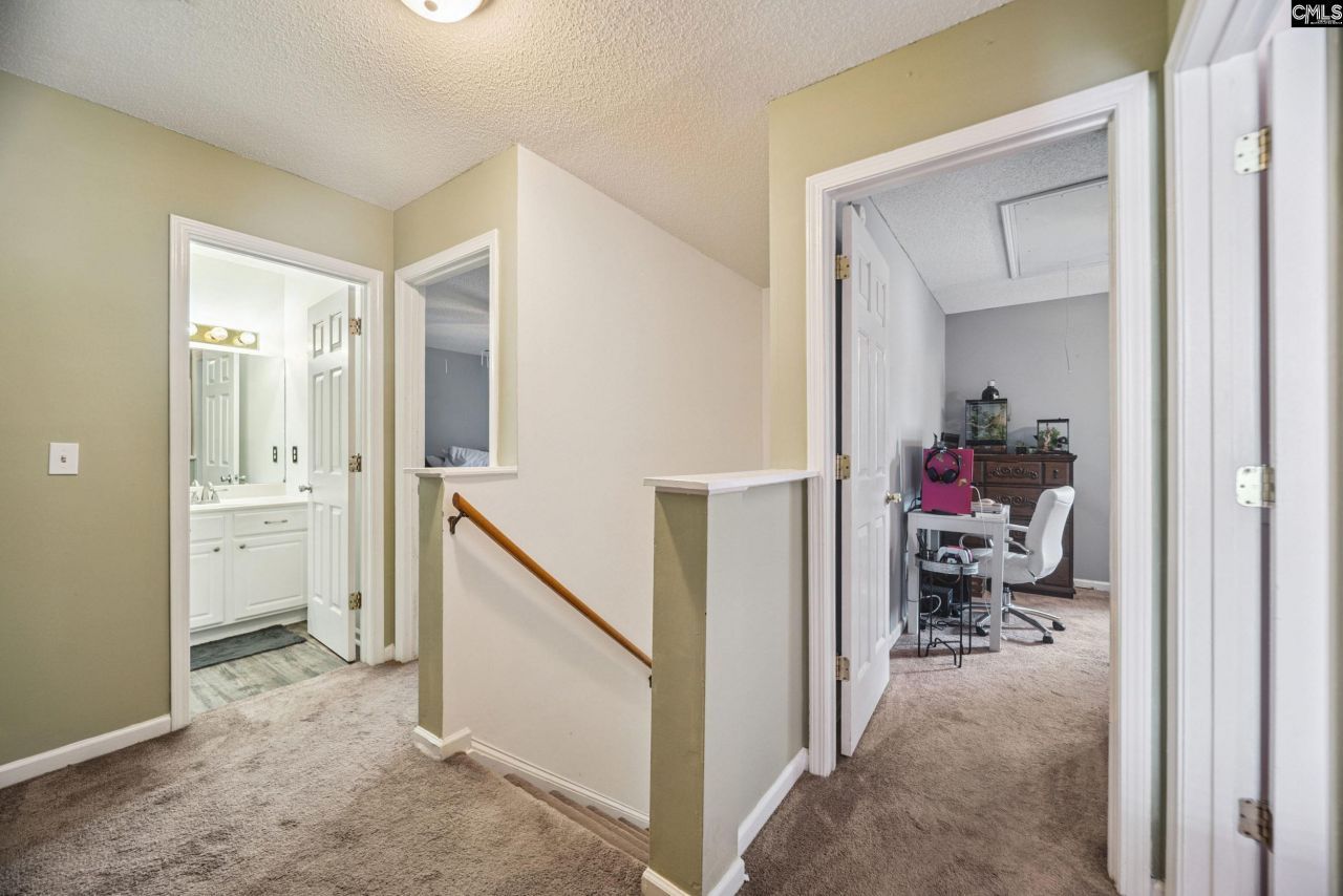 204 Pineclave Circle Photo 16