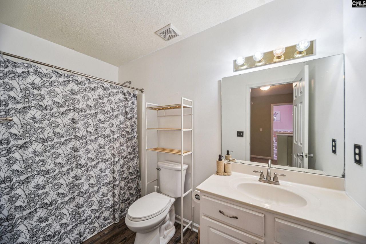 204 Pineclave Circle Photo 17