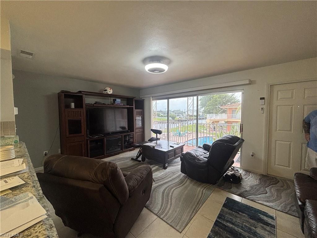 879 SE 46th Ln, Unit 8, Cape Coral, FL 33904 Photo