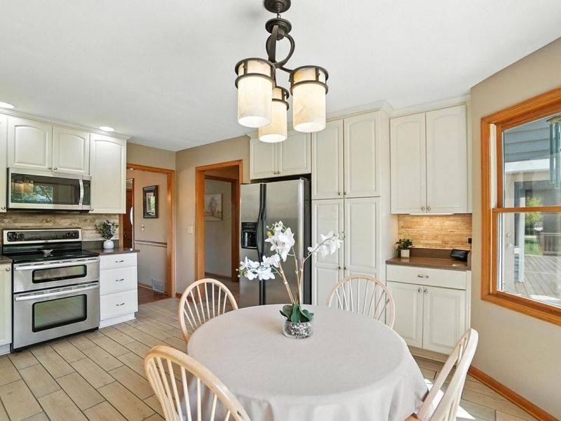 1435 E Choctaw Drive, London, OH 43140 Photo 14