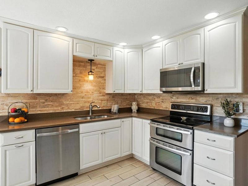 1435 E Choctaw Drive, London, OH 43140 Photo 15