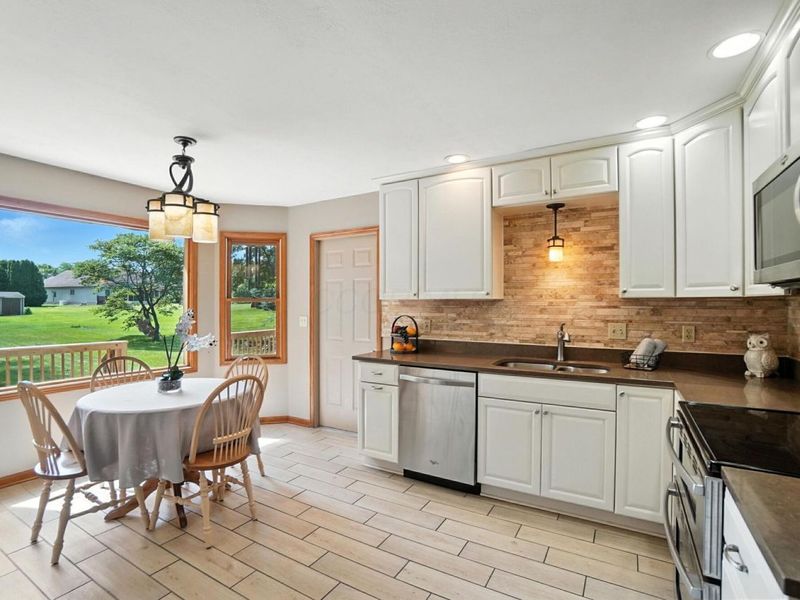 1435 E Choctaw Drive, London, OH 43140 Photo 17