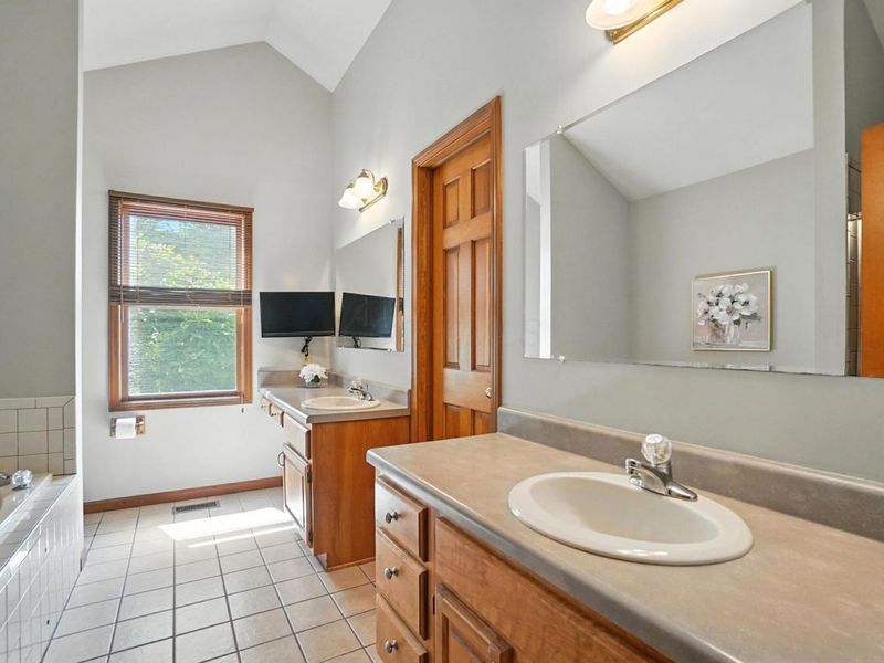 1435 E Choctaw Drive, London, OH 43140 Photo 25