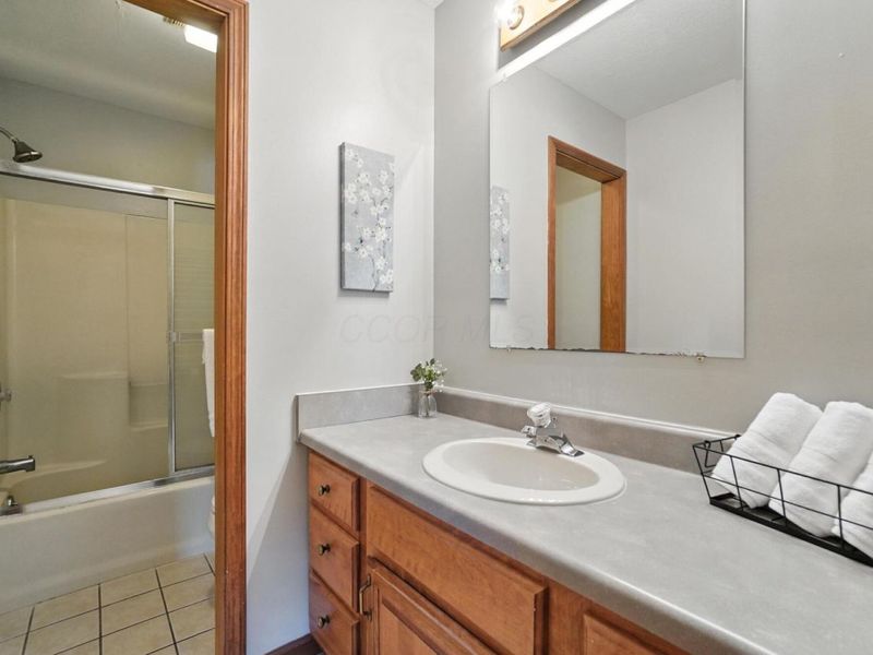 1435 E Choctaw Drive, London, OH 43140 Photo 33