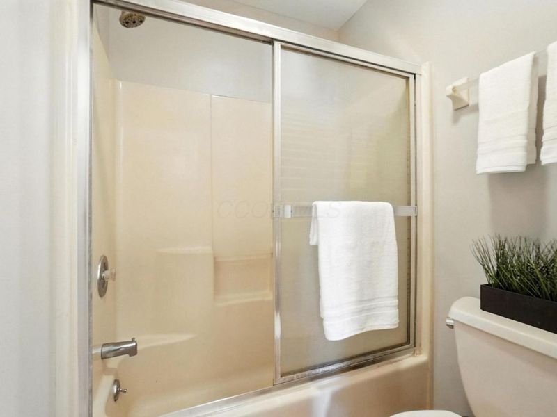 1435 E Choctaw Drive, London, OH 43140 Photo 34