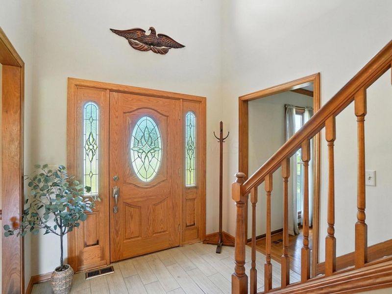 1435 E Choctaw Drive, London, OH 43140 Photo 4