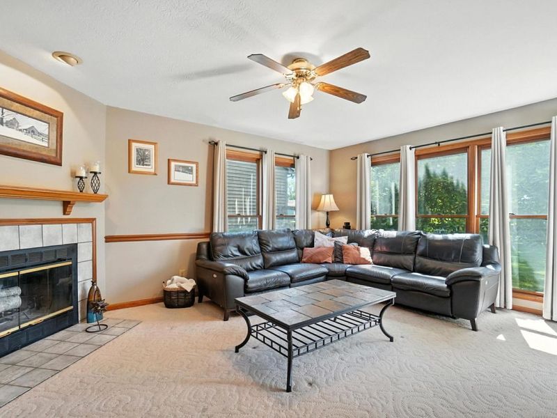 1435 E Choctaw Drive, London, OH 43140 Photo 9