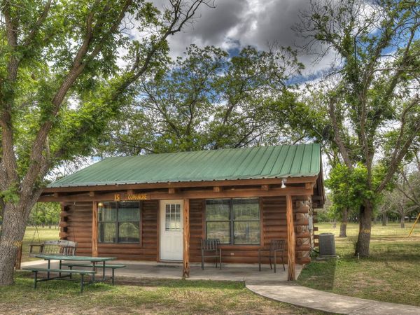 90 Johnny Seibert Ln, Leakey, TX 78873