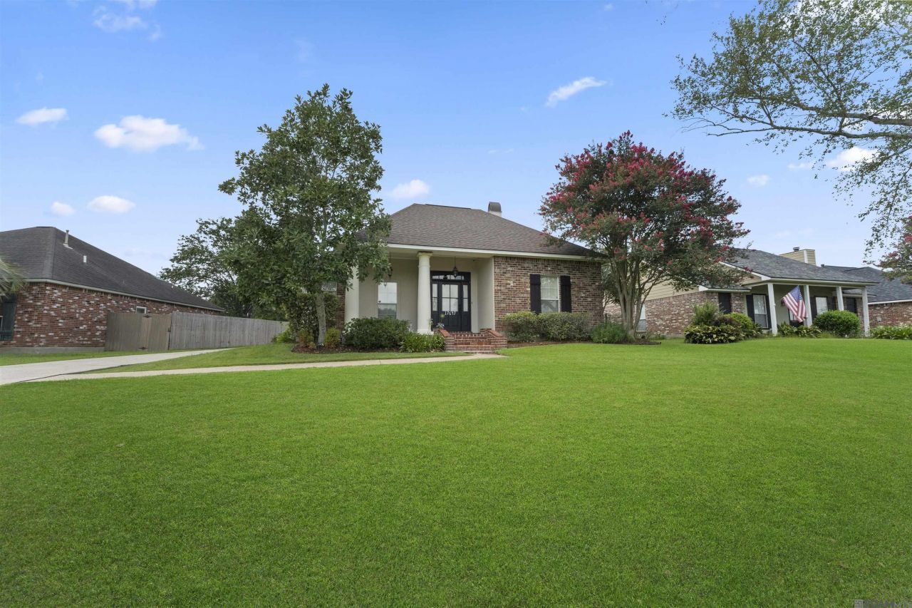 17647 Lake Azalea Dr, Baton Rouge, LA 70817 Main Photo