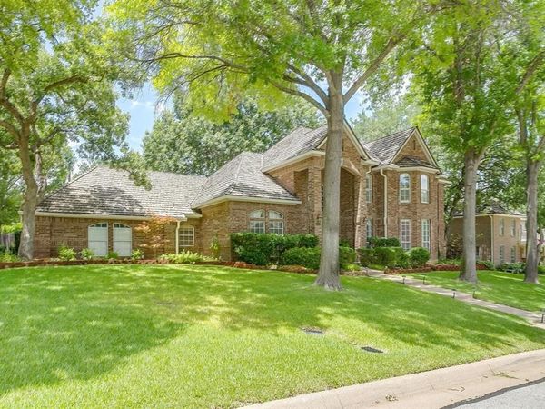 5004 Bridgewater Drive, Arlington, TX 76017