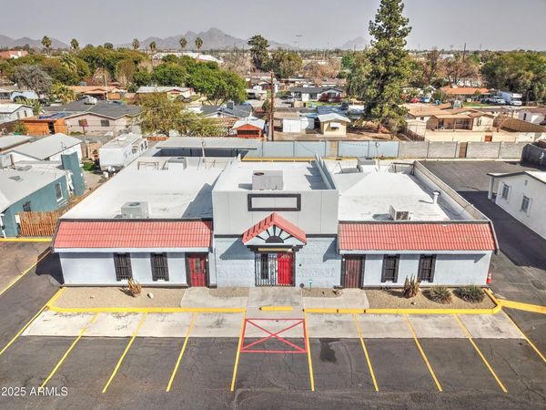 6721 N Black Cyn Highway, Phoenix, AZ 85015