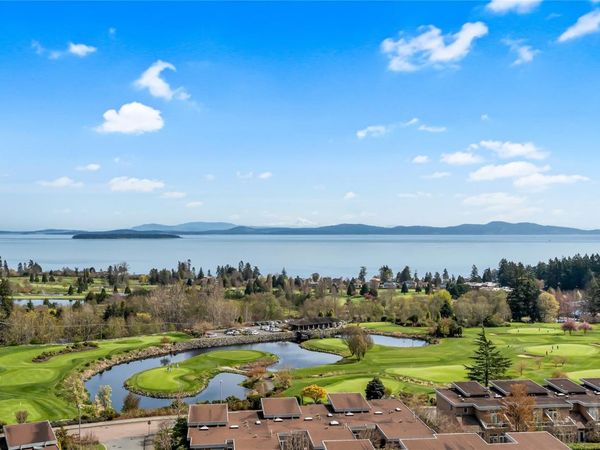 5388 Hill Rise Terr, Unit 503, Saanich, BC V8Y 3K3