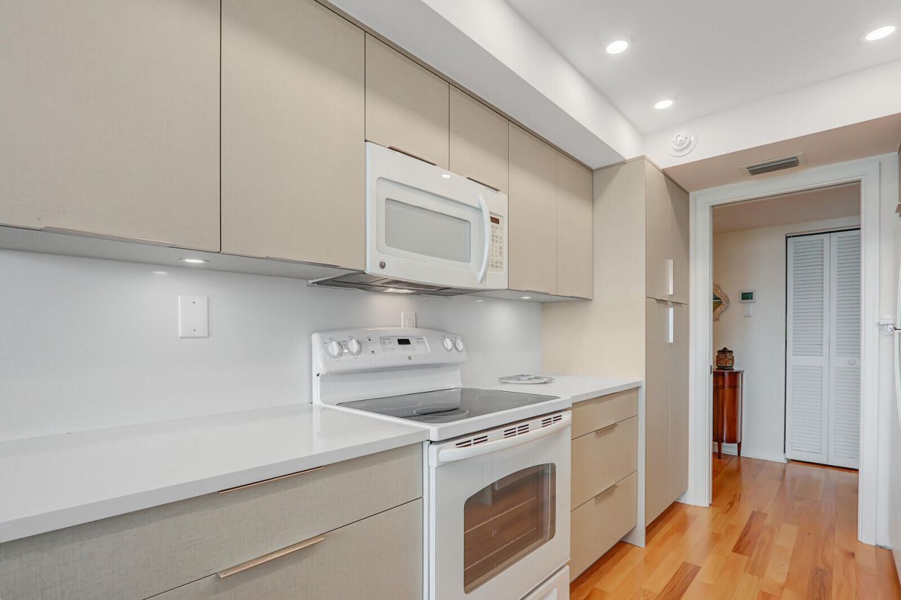 5480 N Ocean Drive, Unit A10c, Singer Island, FL 33404 Photo