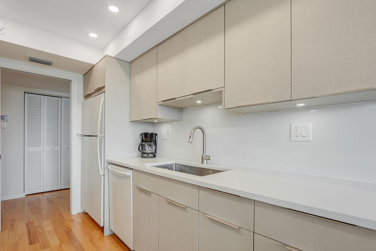 5480 N Ocean Drive, Unit A10c, Singer Island, FL 33404 Photo