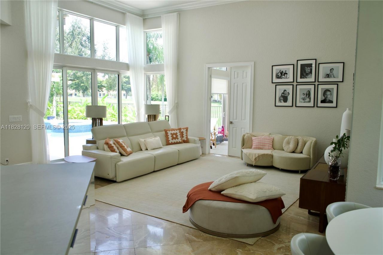 2493 Poinciana Dr, Weston, FL 33327 Photo