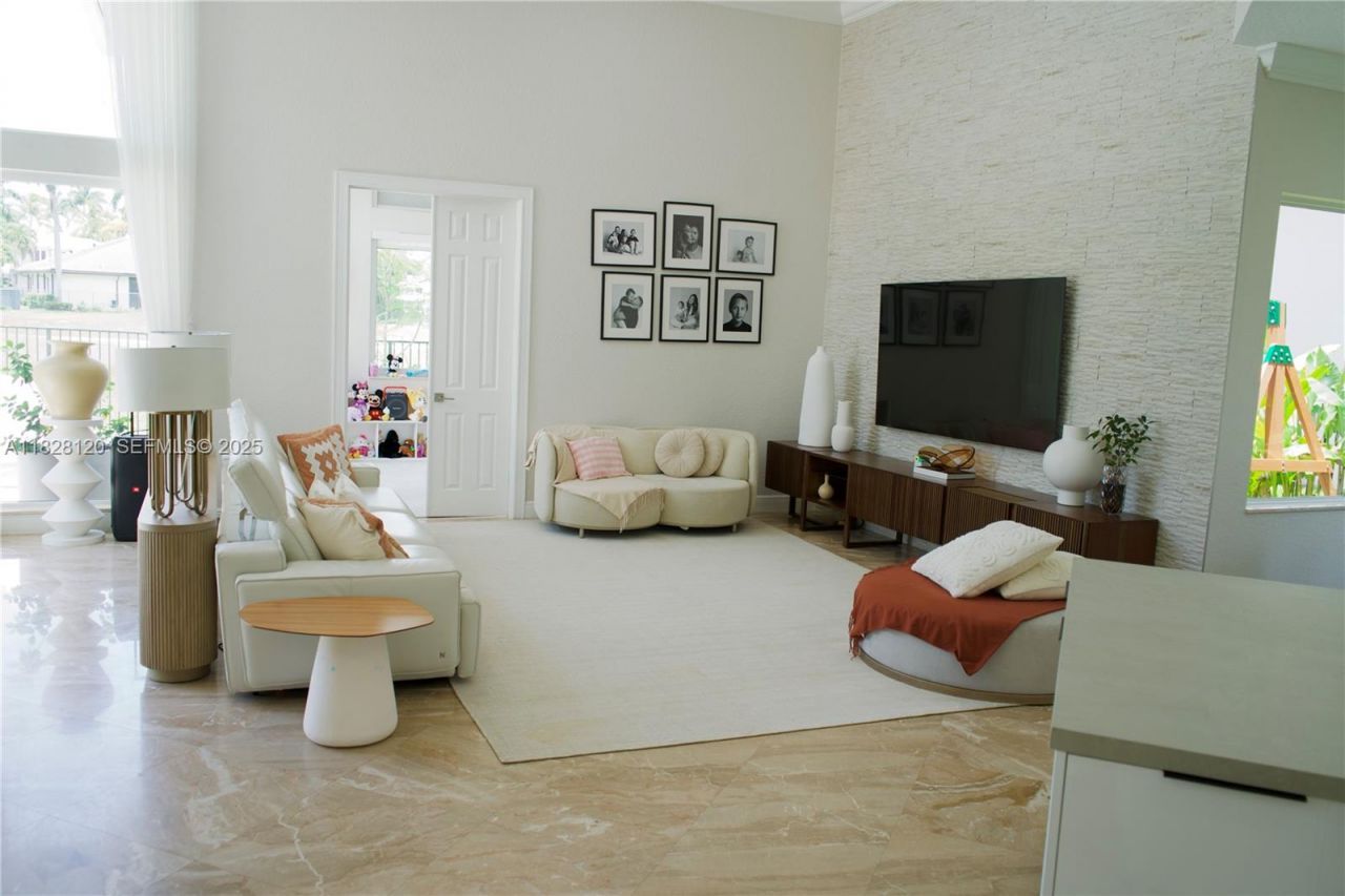 2493 Poinciana Dr, Weston, FL 33327 Photo