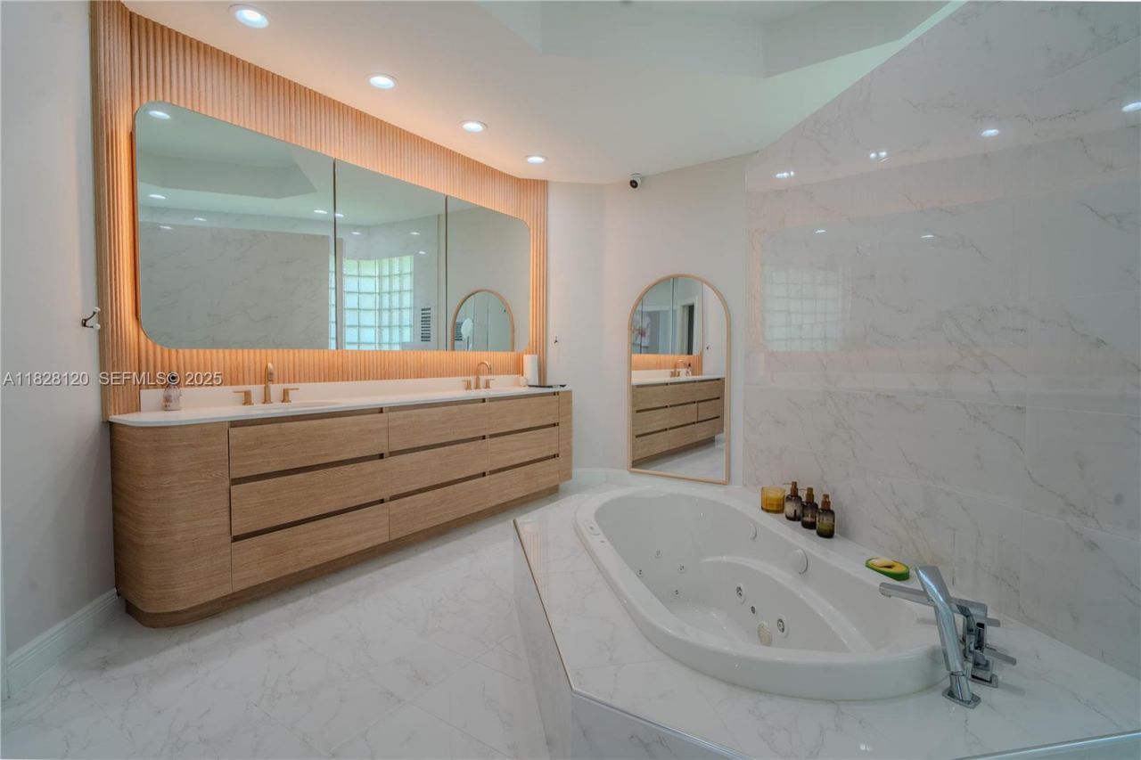 2493 Poinciana Dr, Weston, FL 33327 Photo