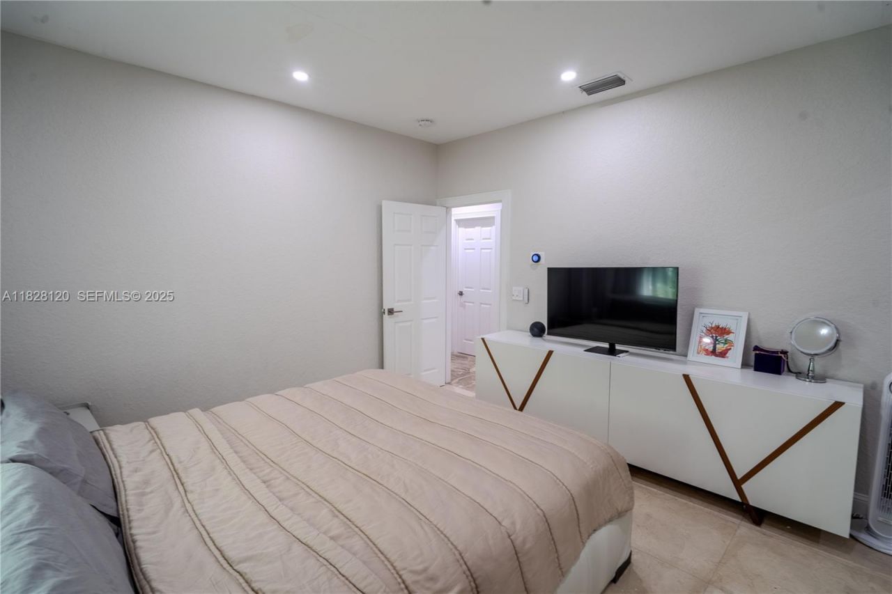 2493 Poinciana Dr, Weston, FL 33327 Photo