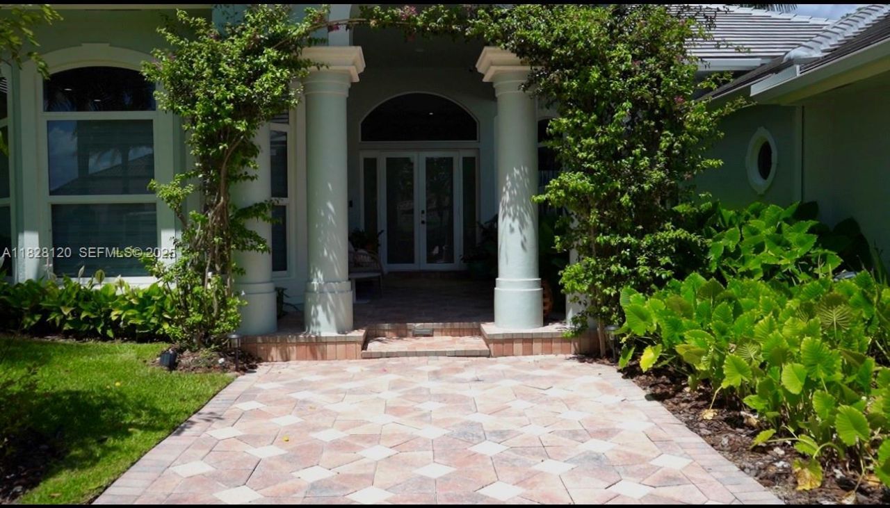 2493 Poinciana Dr, Weston, FL 33327 Photo