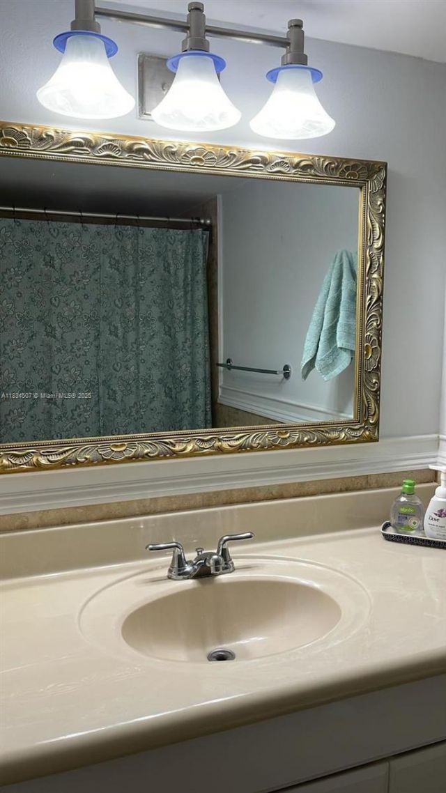 3180 S Ocean Dr, Unit 1602, Hallandale Beach, FL 33009 Photo