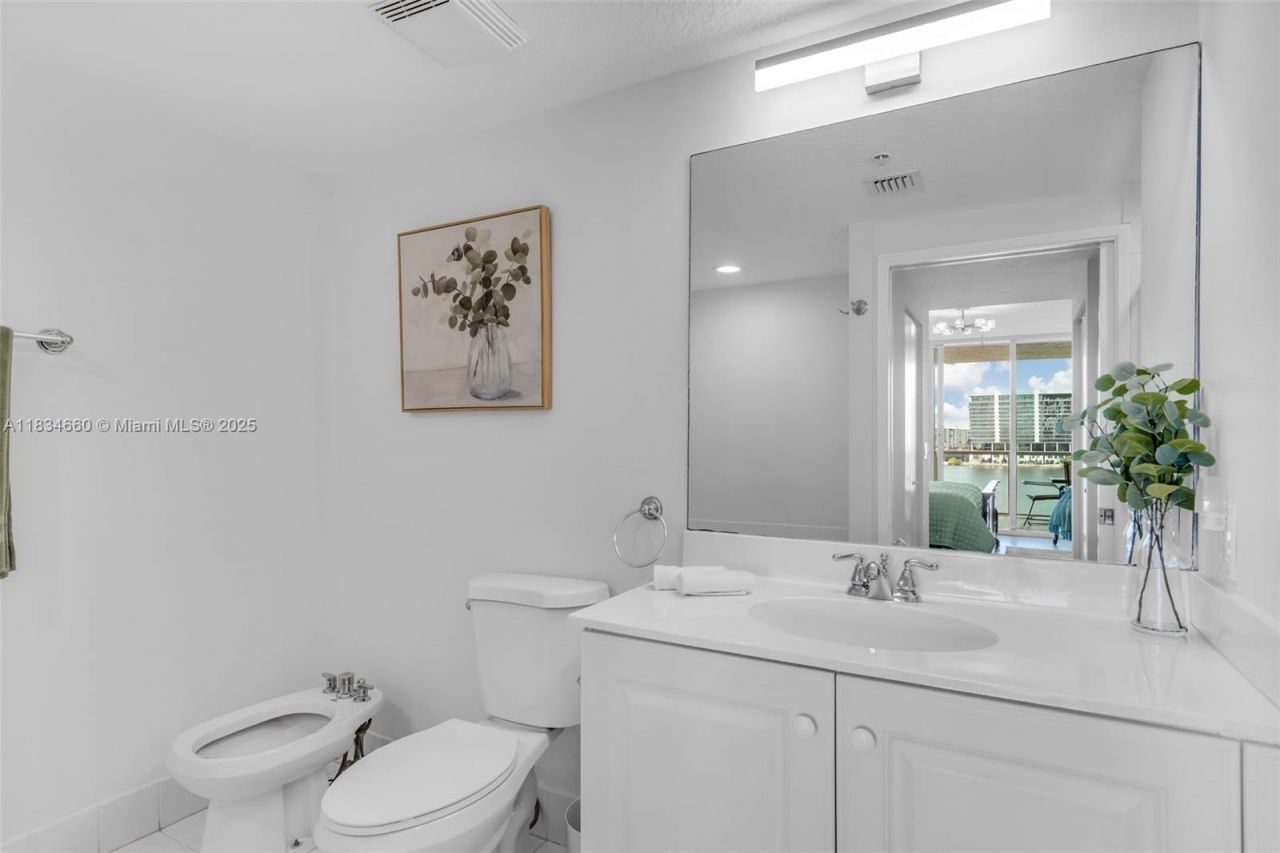 18100 N Bay Rd, Unit 709, Sunny Isles Beach, FL 33160 Photo