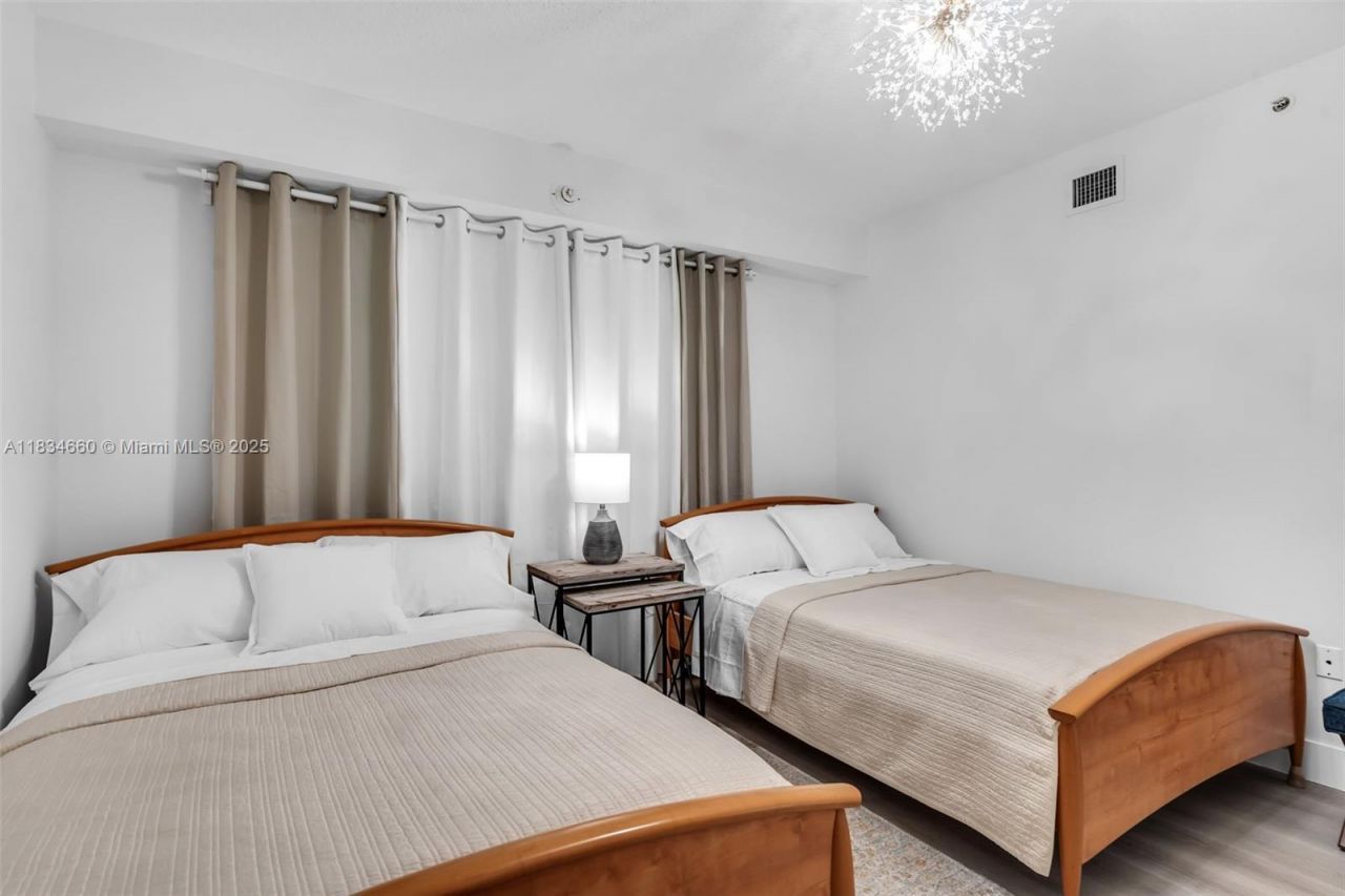 18100 N Bay Rd, Unit 709, Sunny Isles Beach, FL 33160 Photo