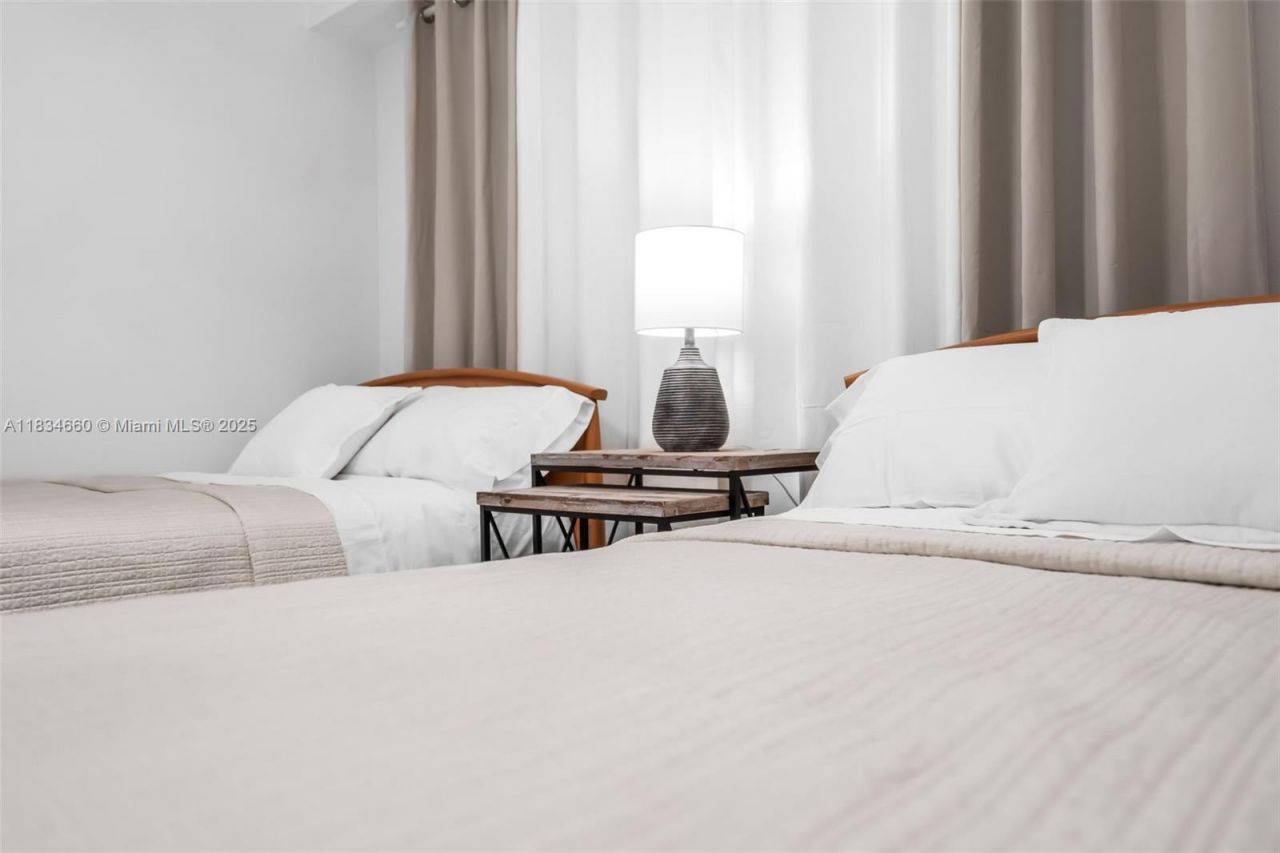 18100 N Bay Rd, Unit 709, Sunny Isles Beach, FL 33160 Photo