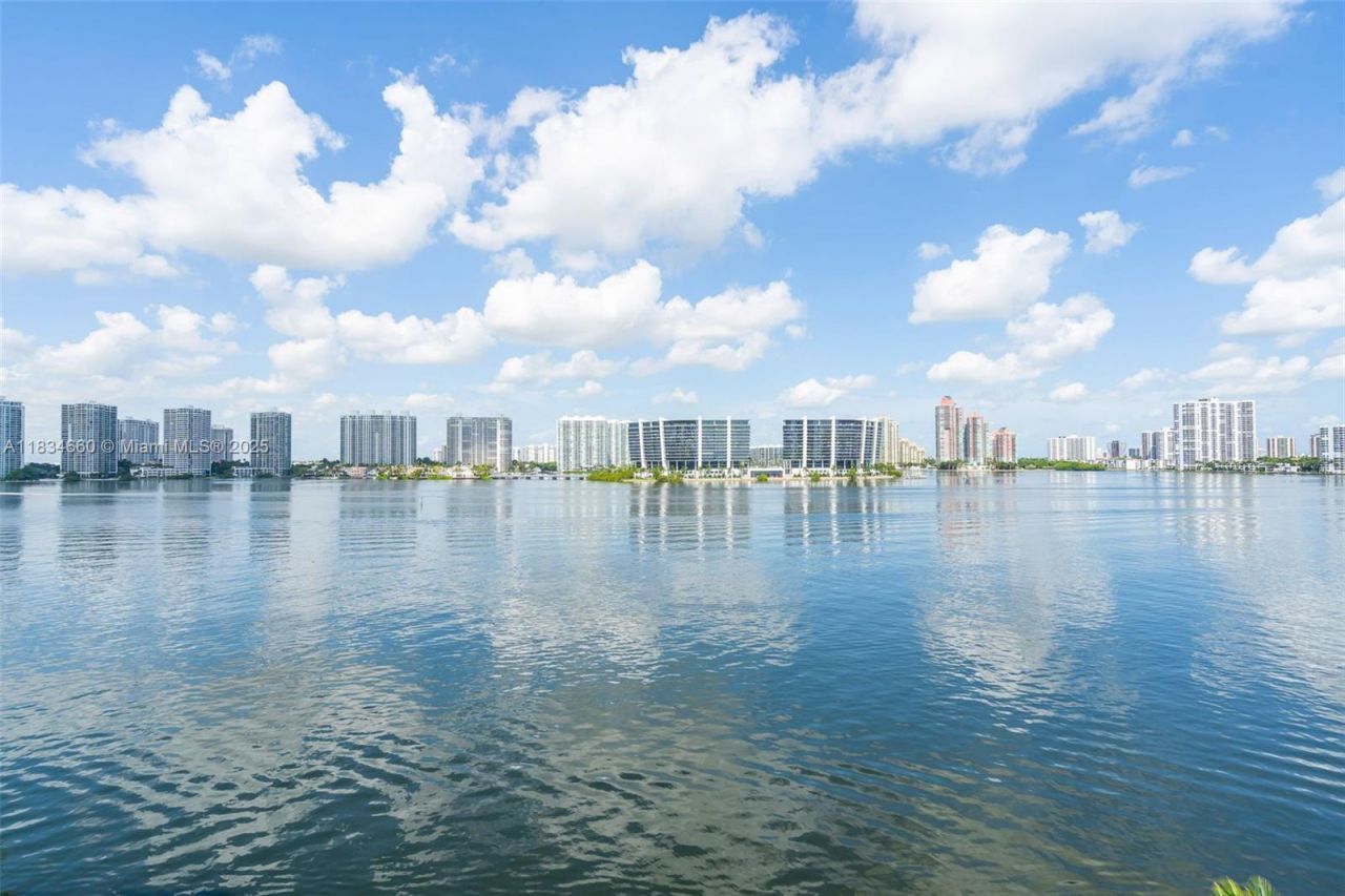 18100 N Bay Rd, Unit 709, Sunny Isles Beach, FL 33160 Photo