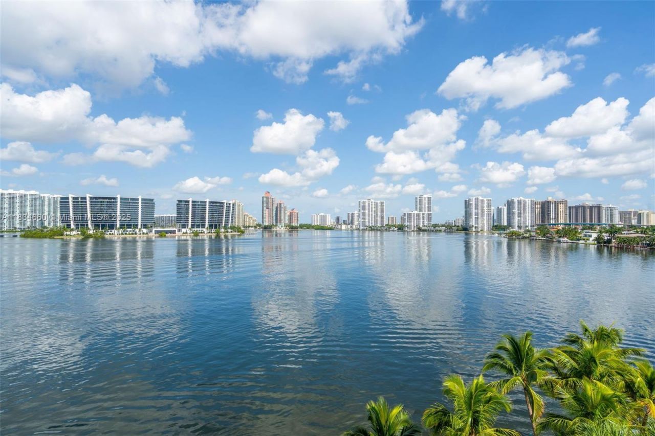 18100 N Bay Rd, Unit 709, Sunny Isles Beach, FL 33160 Photo