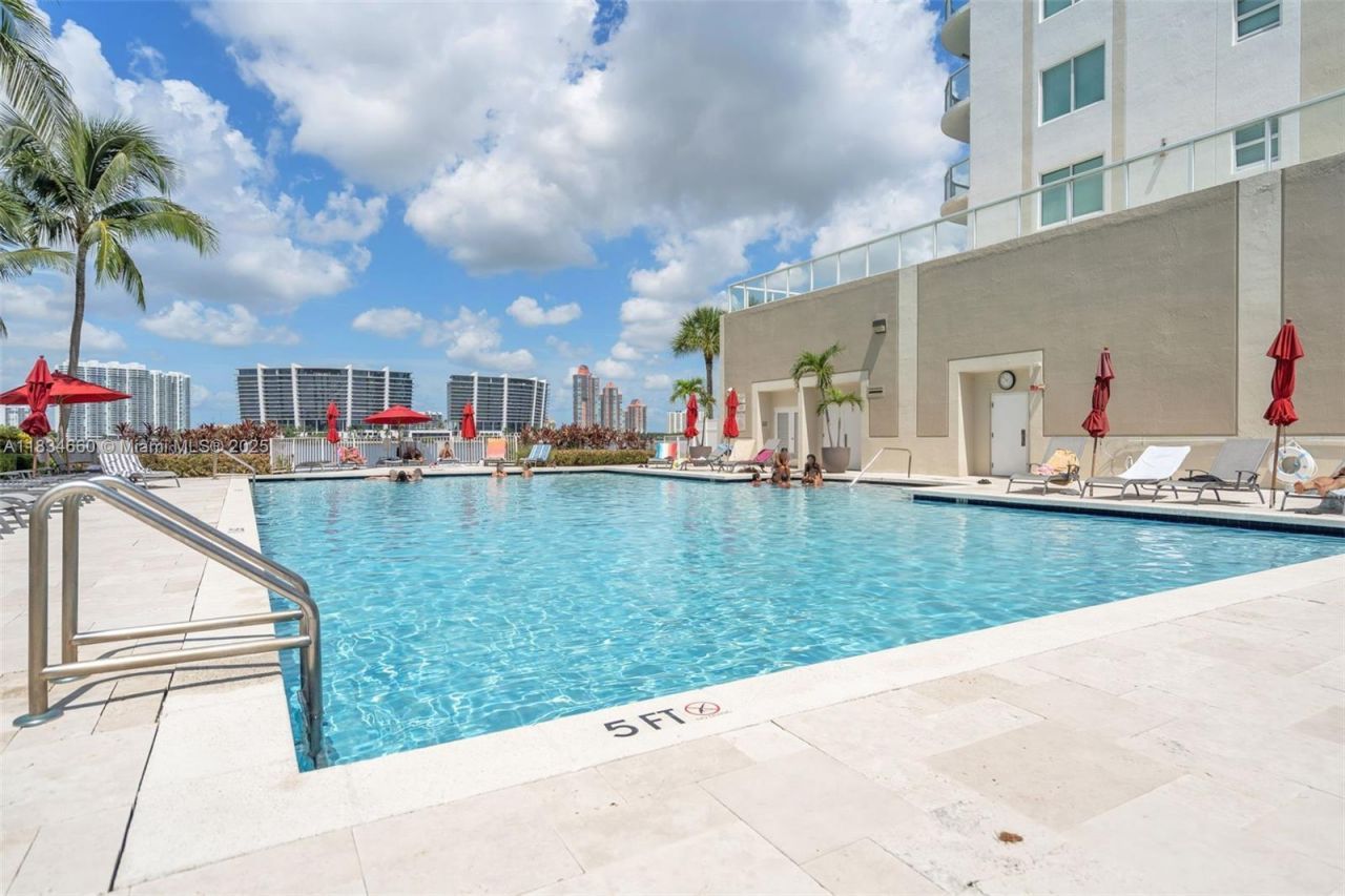 18100 N Bay Rd, Unit 709, Sunny Isles Beach, FL 33160 Photo