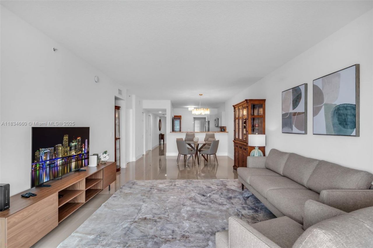 18100 N Bay Rd, Unit 709, Sunny Isles Beach, FL 33160 Photo