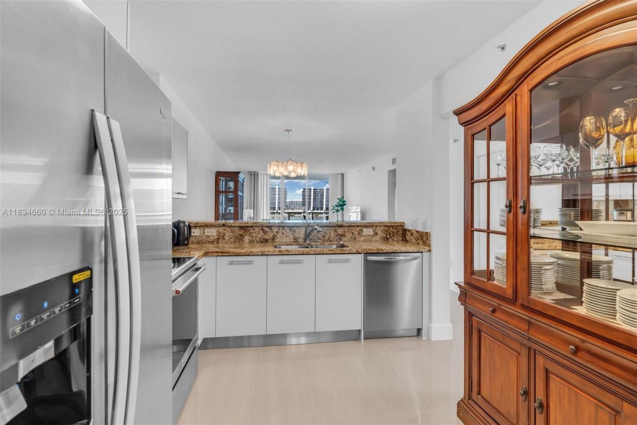 18100 N Bay Rd, Unit 709, Sunny Isles Beach, FL 33160 Photo