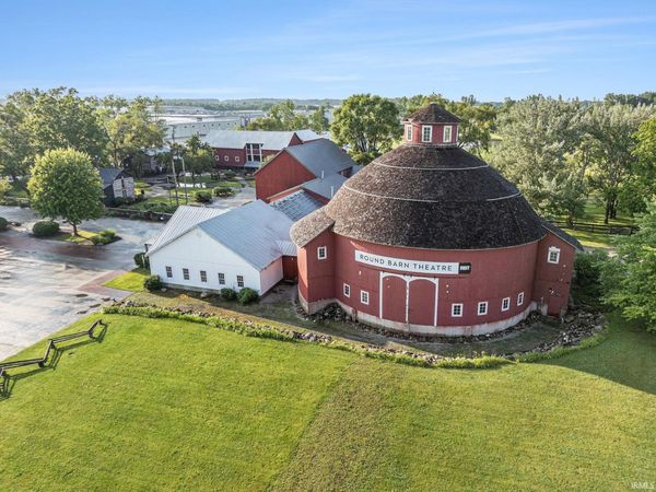 1600 W Market Street, Nappanee, IN 46550